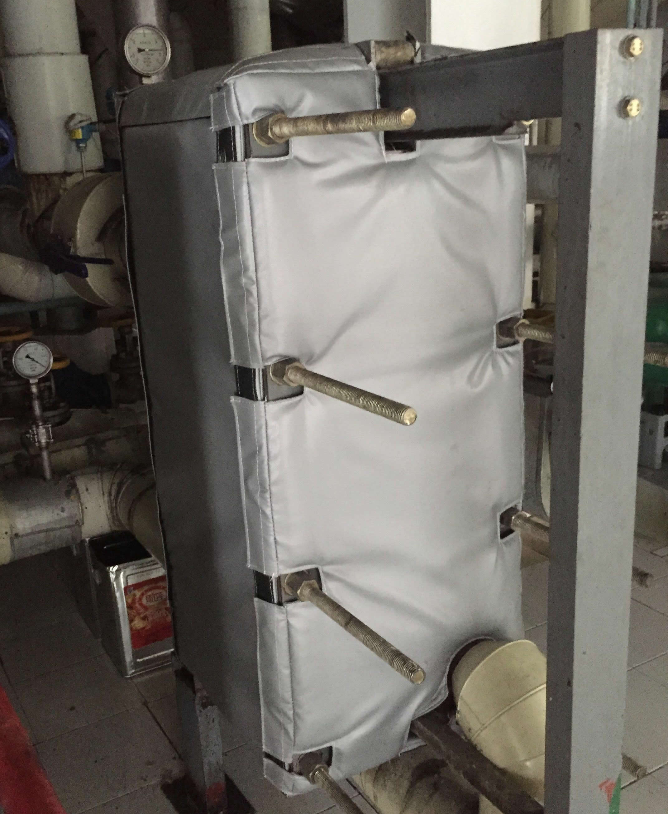 板式<a href=http://www.xjqxbj.com/e/tags/?tagname=%E6%8D%A2%E7%83%AD%E5%99%A8%E4%BF%9D%E6%B8%A9 target=_blank class=infotextkey>換熱器保溫</a>套