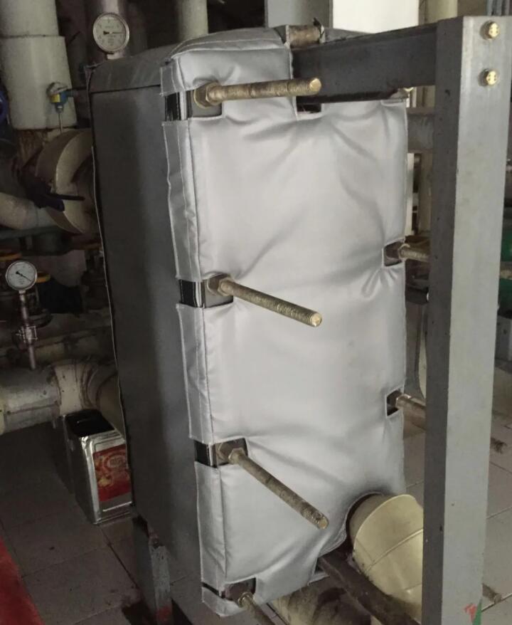 板式<a href=http://www.xjqxbj.com/e/tags/?tagname=%E6%8D%A2%E7%83%AD%E5%99%A8%E4%BF%9D%E6%B8%A9 target=_blank class=infotextkey>換熱器保溫</a>套